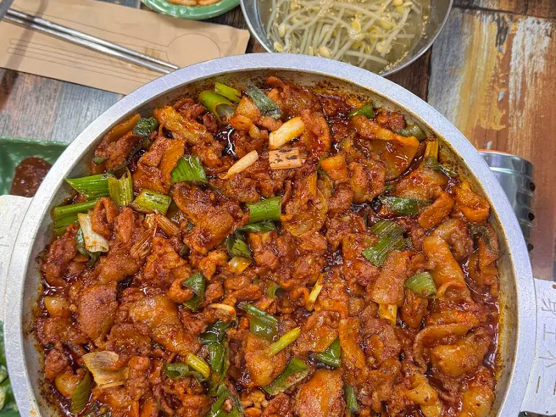 정겨운 분위기의 고바우식당 내부