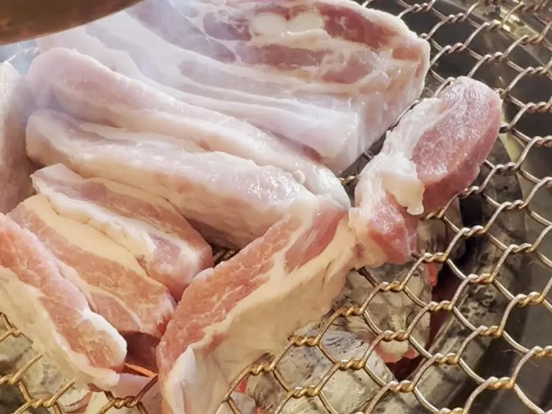 육즙 가득한 흑돼지 오겹살