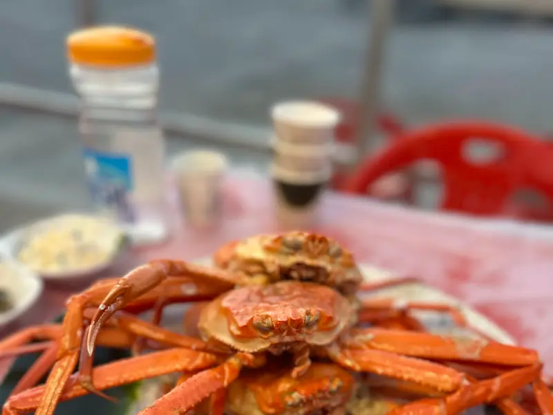 홍게 껍데기만 남은 접시