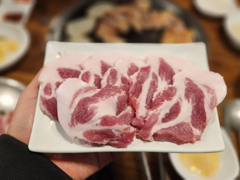 육즙 가득한 석정갈비 생갈비