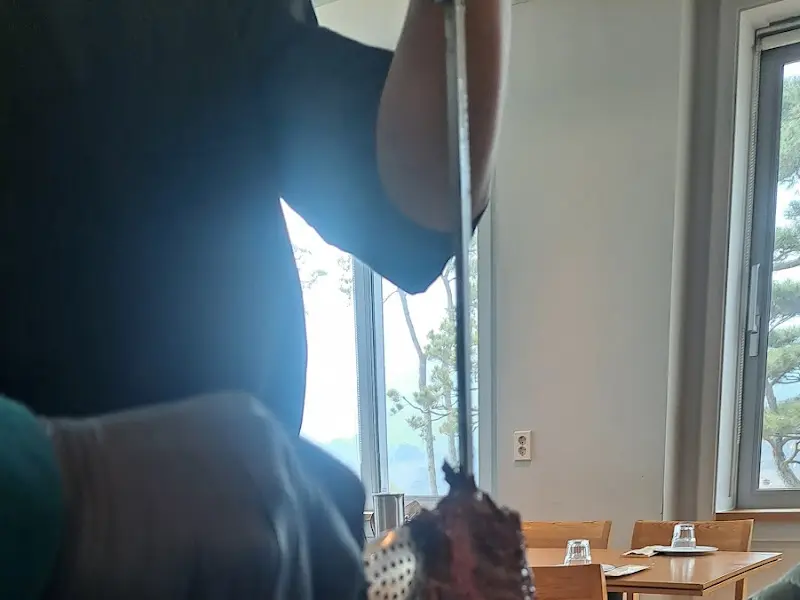 슈하스코 서빙 장면