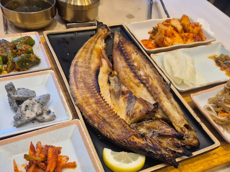 고등어구이 정식 한상차림