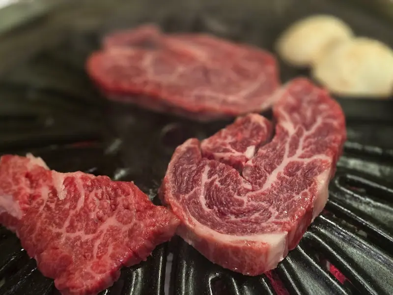 숯불 위에 구워지는 한우