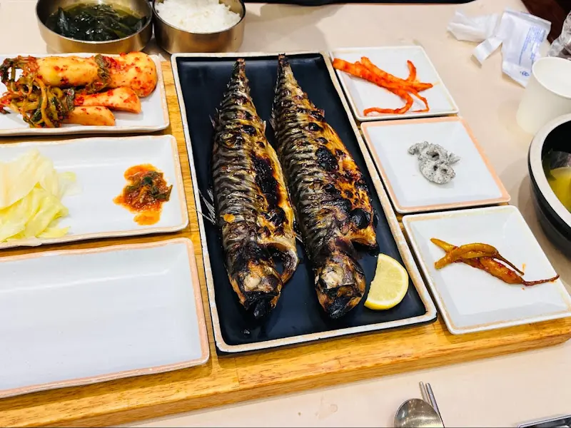 고등어구이 정식 전체샷