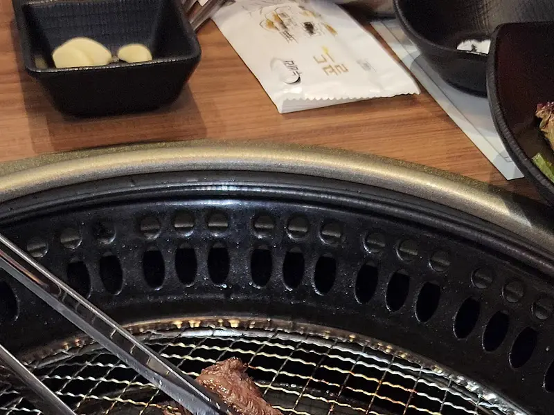 숯불 구이 테이블