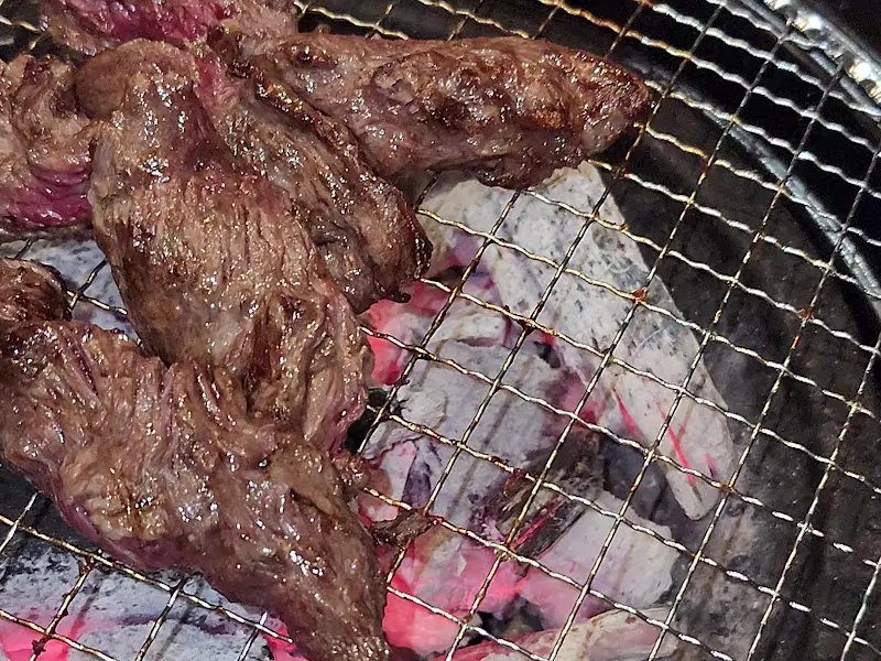 숯불에 구워지는 소고기