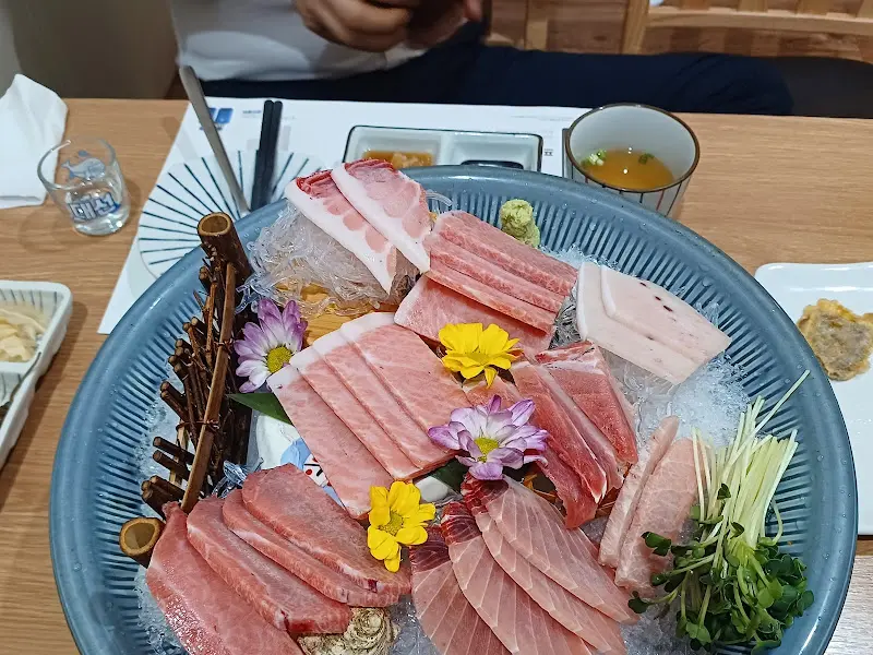 참치회와 술 한 잔