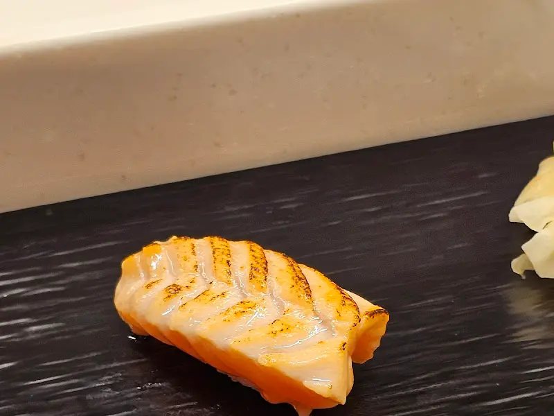 입에서 살살 녹는 연어 초밥