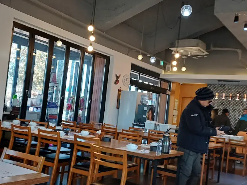 깔끔한 식당 내부