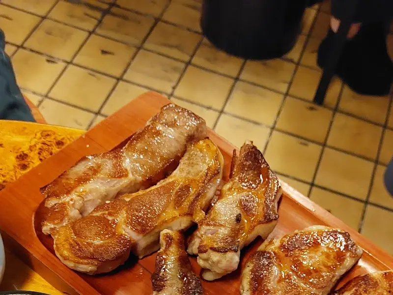 노릇노릇하게 구워진 목살