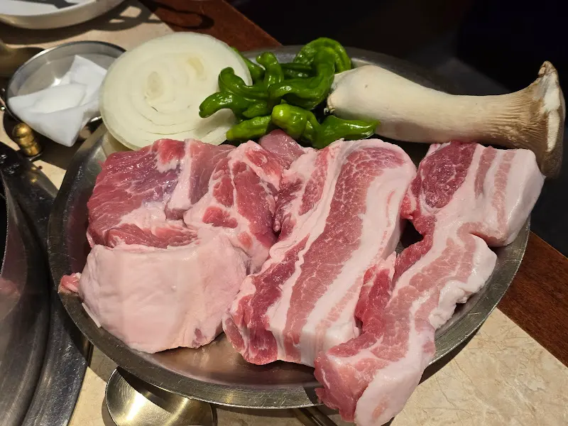 신선한 숙성 목살과 오겹살의 자태