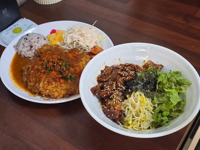 땡초 돈까스와 제육볶음의 조화