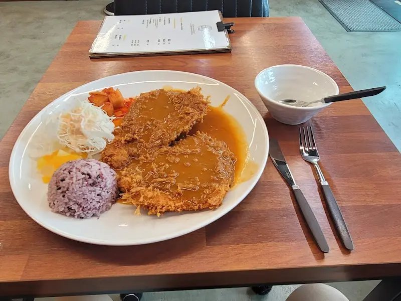 왕돈까스 한 상 차림