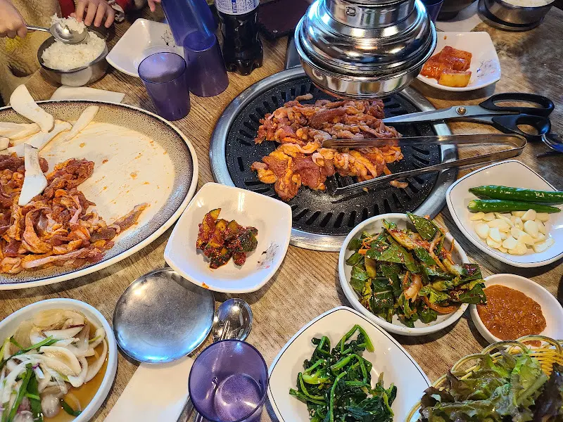 상다리가 부러질 듯한 풍성한 한 상