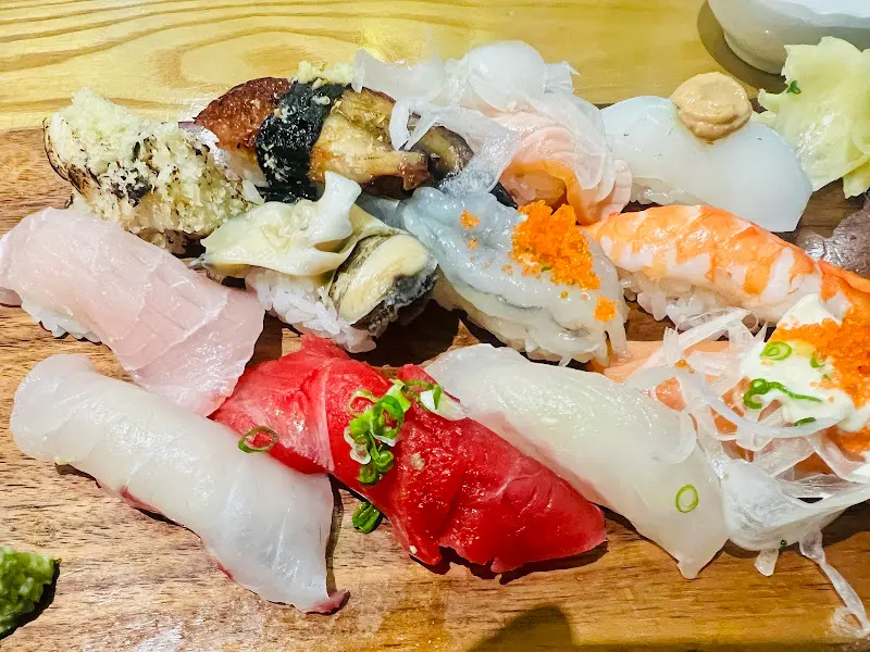 싱싱한 재료로 만들어진 스시혼의 초밥