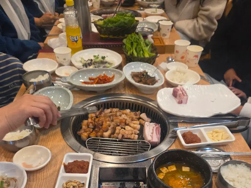 미담 삼겹살 한 상 차림