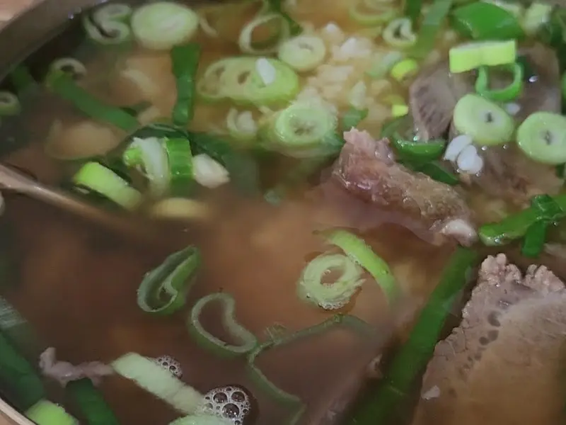 곰탕 속 푸짐한 고기