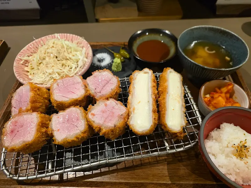 상로츠카츠와 치즈카츠 한상차림