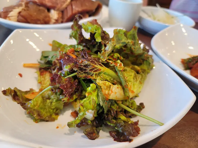 신선하고 다채로운 밑반찬