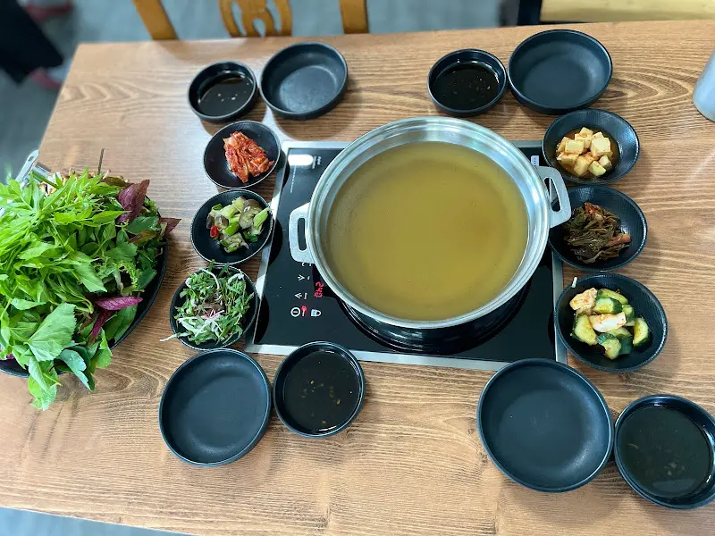 약초 버섯전골 한 상 차림