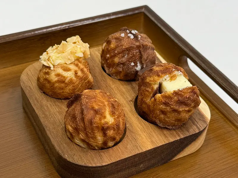 나무 트레이에 담긴 호두과자