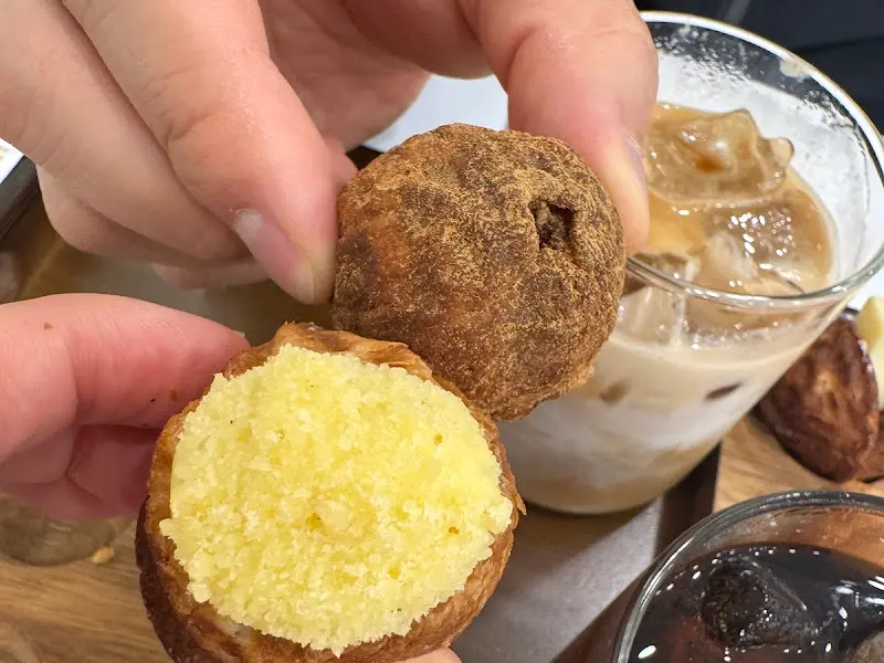 커스터드 크림이 가득 찬 호두과자