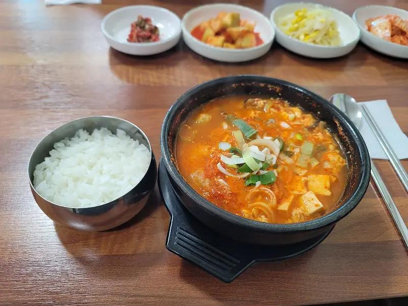 순두부와 밥 한 공기