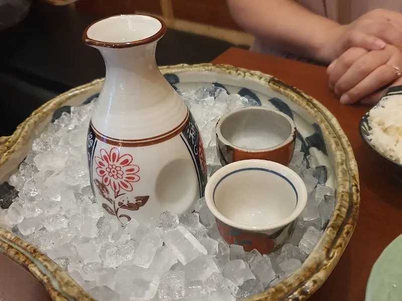 얼음 바스켓에 담겨 나온 사케