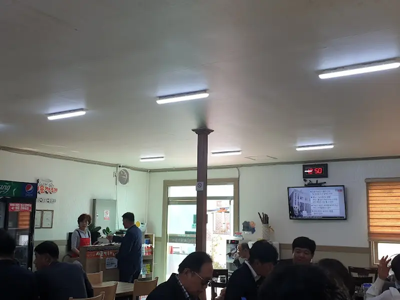 분주한 식당 내부