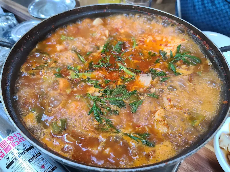 보글보글 끓는 돼지찌개