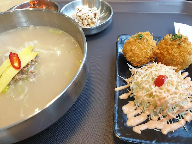 한우 사골 국수와 치즈볼