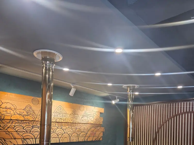 가게 내부 조명