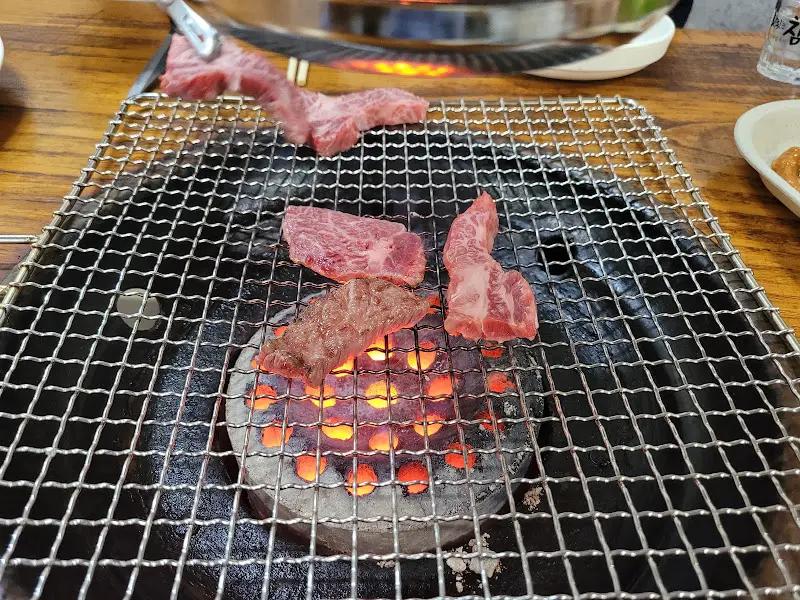 연탄불에 구워지는 갈비살