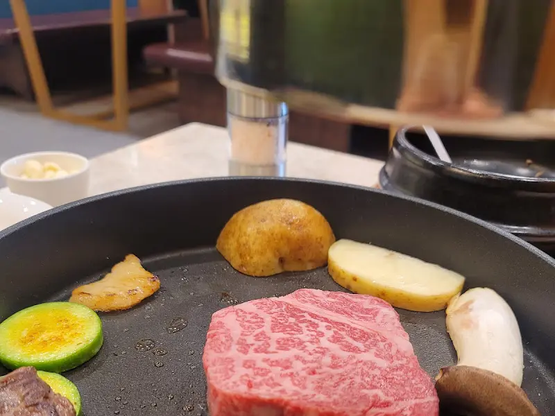 고기 굽는 모습 2