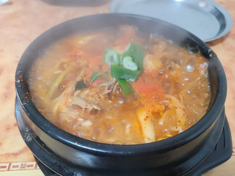 두레박식당 뼈해장국 전체샷