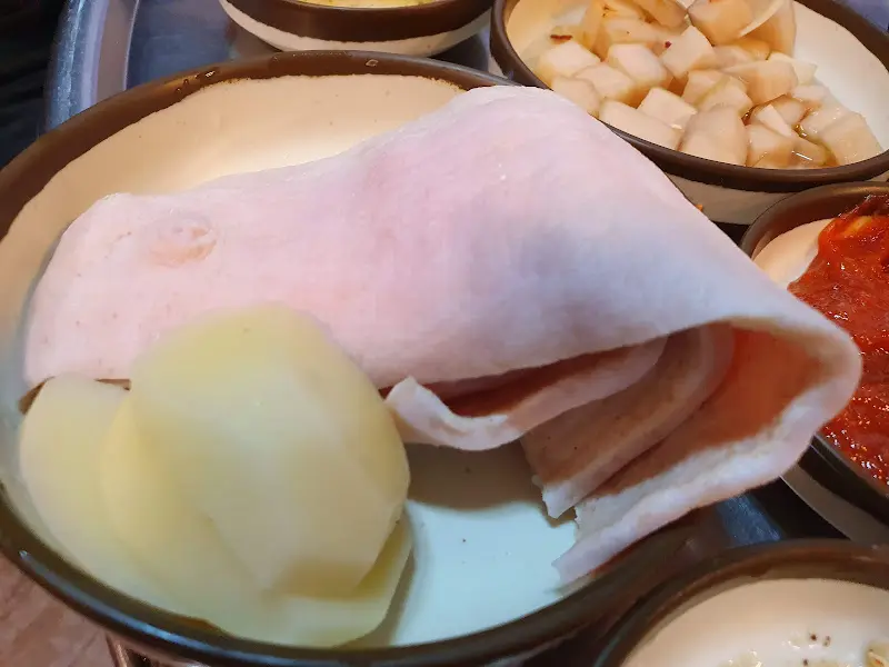 싱싱한 돼지 껍데기