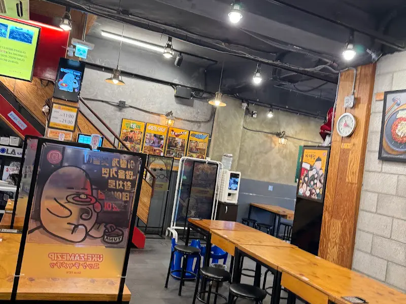 육회자매집 내부