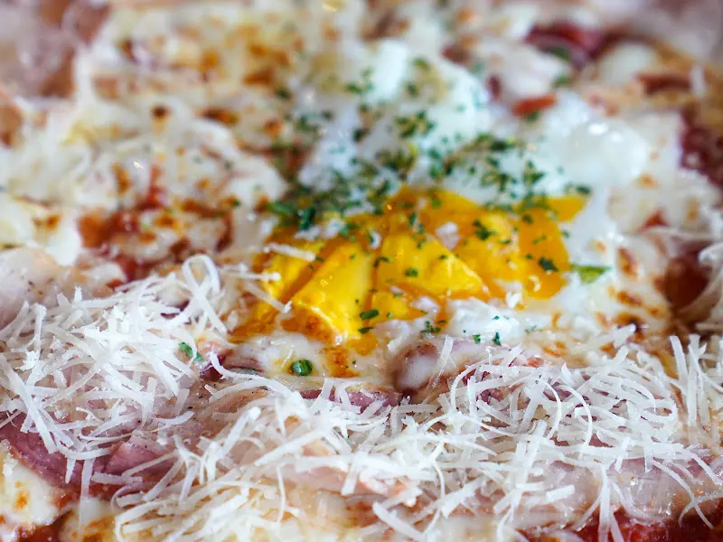 포치드 비스마르크 피자 확대