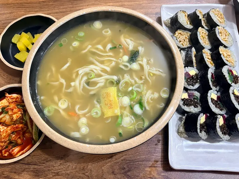 배말칼국수와 톳김밥