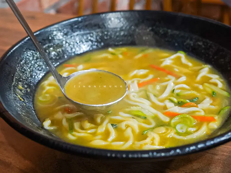 정갈하게 담긴 톳김밥