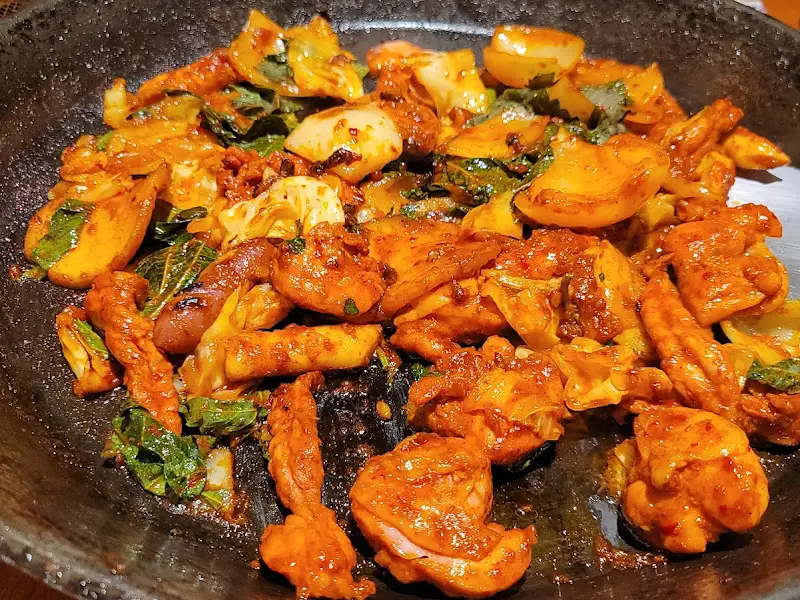 닭갈비와 채소의 조화