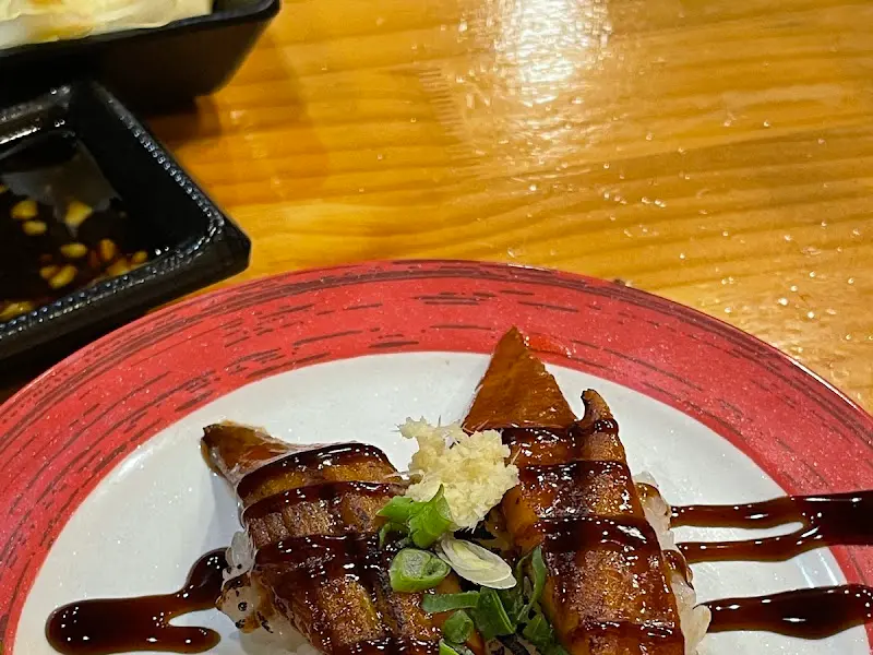 윤기 자르르 흐르는 장어 초밥