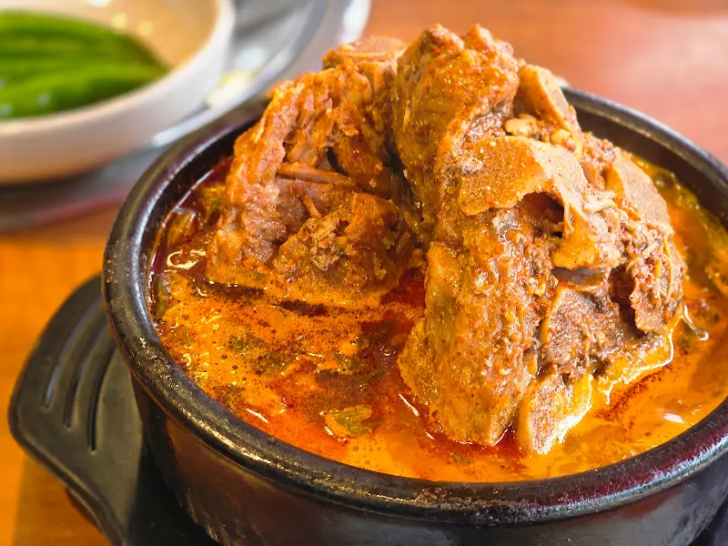 뼈해장국의 클로즈업 사진