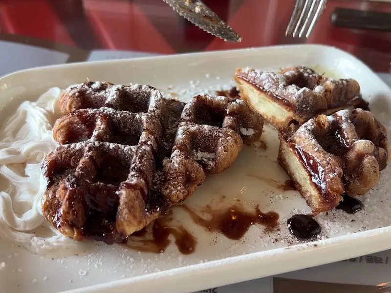 산에 핀 단지 초코 와플