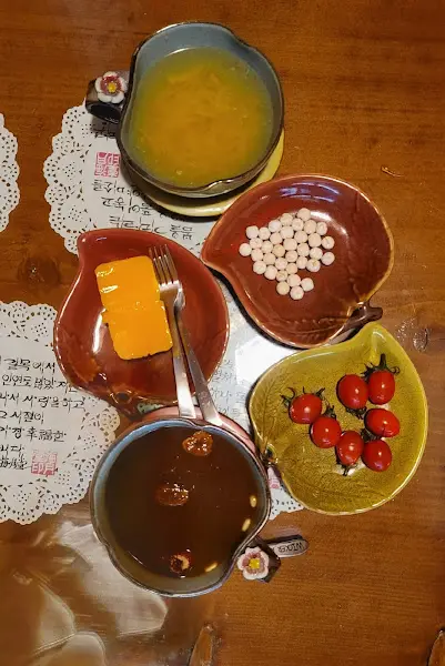 식사 후 제공된 다과