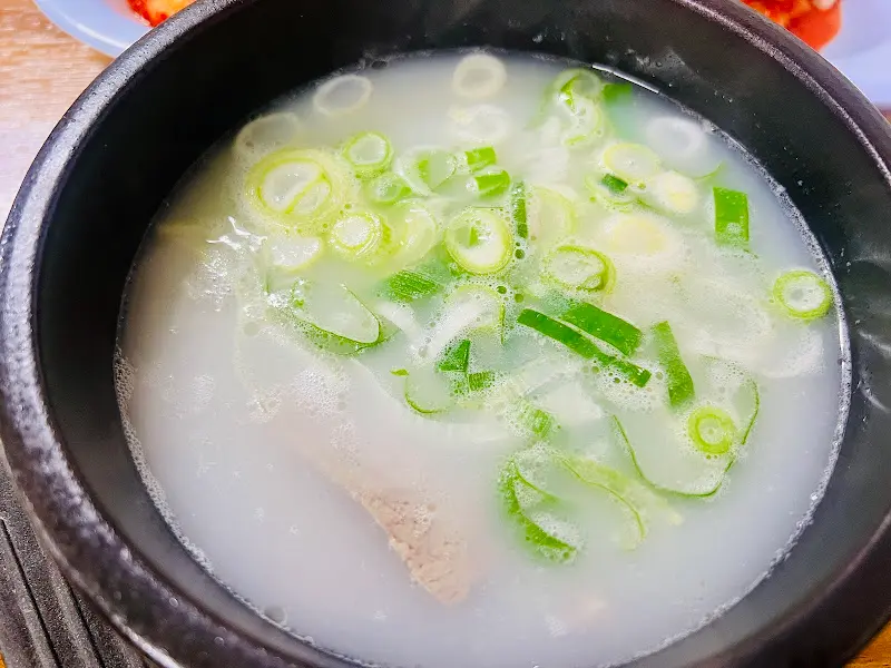 뽀얀 설렁탕 국물