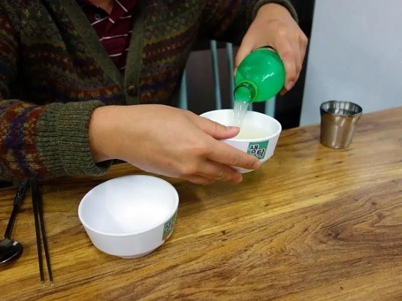 취향에 따라 부추를 곁들여 먹으면 더욱 맛있다.