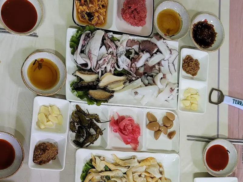 신선한 해산물 한 상