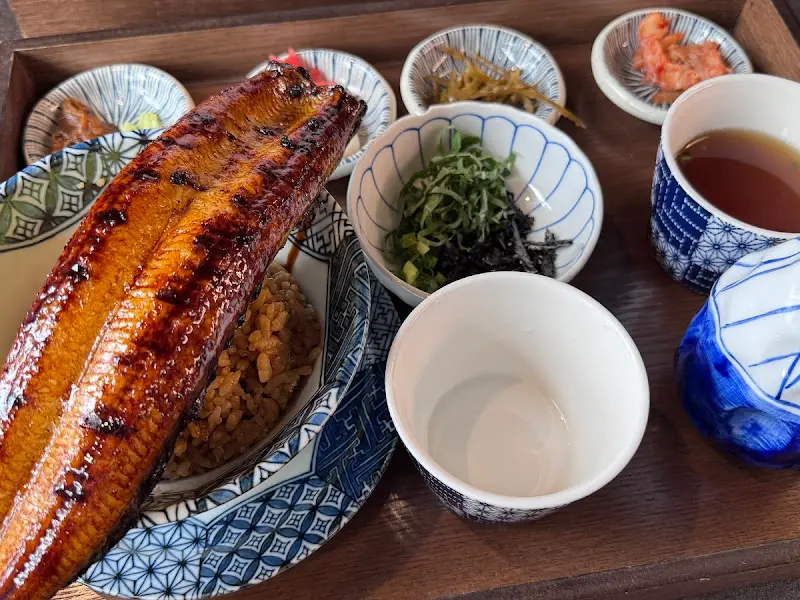 장어덮밥 한 상 차림