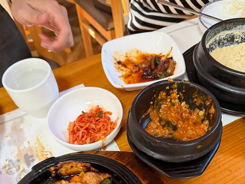 다 먹은 반찬 그릇들